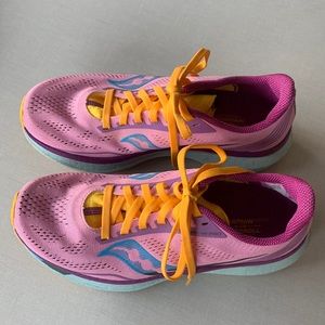 Saucony Endorphin PRO - carbon plate